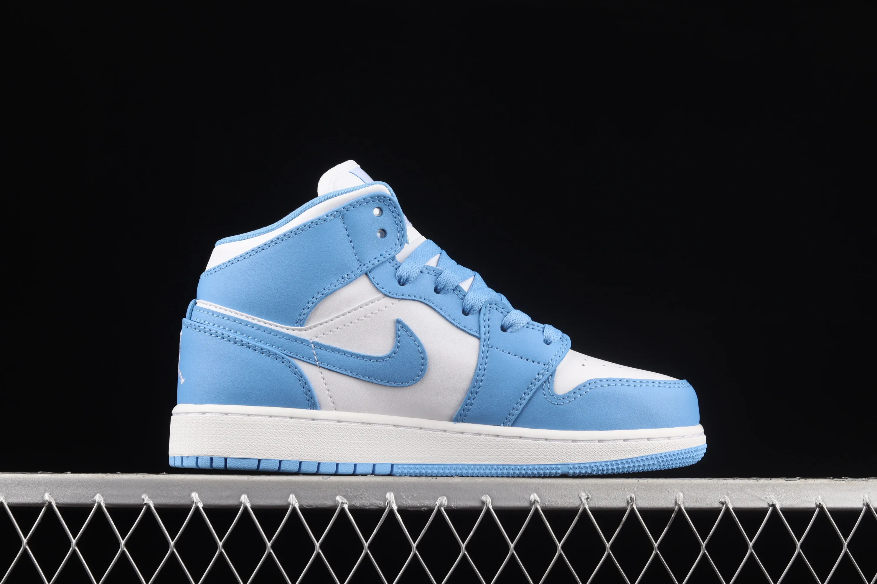 All categories Air Jordan Jordan series basketball shoes Air Jordan 1 Mid G version pure original Air Jordan 1 Mid AJ1 Joe 1 North Carolina blue China basketball shoes 554725-106
